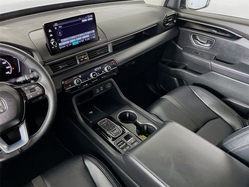Certified 2025 Honda Pilot Touring image 30
