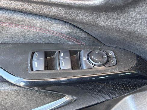 Used 2025 Chevrolet Trax RS FWD image 8