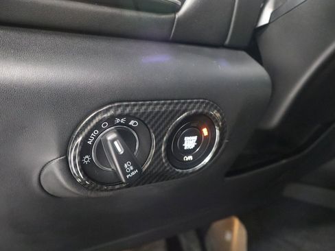 Used 2017 Maserati Levante S image 27