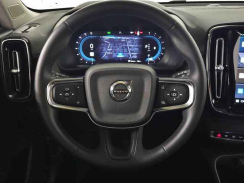 Certified 2023 Volvo XC40 B5 Ultimate w/ Protection Package Premier image 21