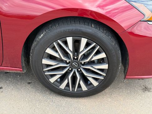 Used 2025 Nissan Altima 2.5 SV FWD image 12
