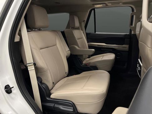 Used 2024 Ford Expedition XLT image 34