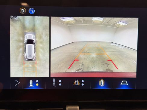 New 2026 Chevrolet Equinox LT w/ Safety and Technology Package FWD image 24