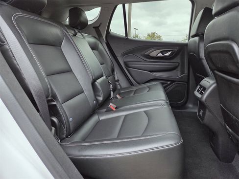 Used 2024 GMC Terrain SLT image 27