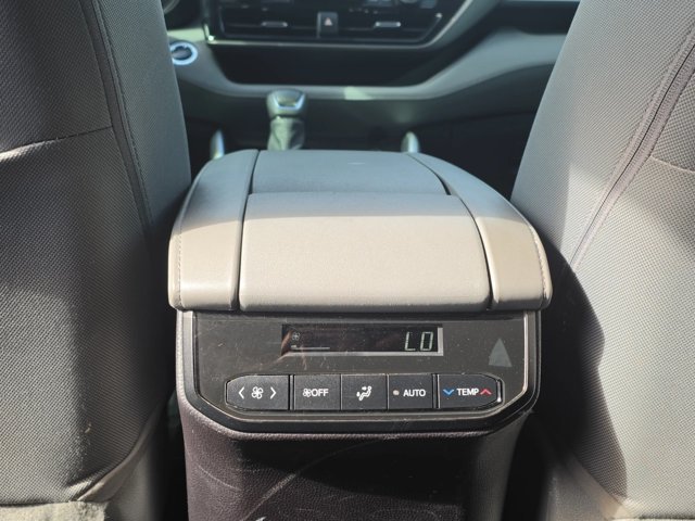 Used 2022 Toyota Highlander LE FWD image 17