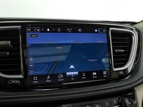 Used 2022 Chrysler Pacifica Limited FWD image 19