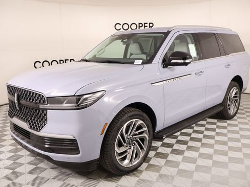 New 2026 Lincoln Navigator Premiere image 11