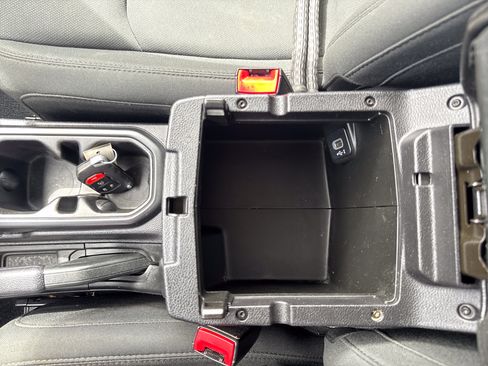 Used 2018 Jeep Wrangler Unlimited Sport S AWD/4WD image 22