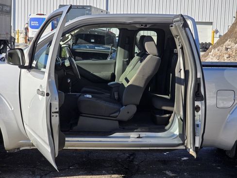 Used 2013 Nissan Frontier S image 11