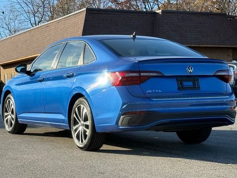 Used 2023 Volkswagen Jetta Sport image 3