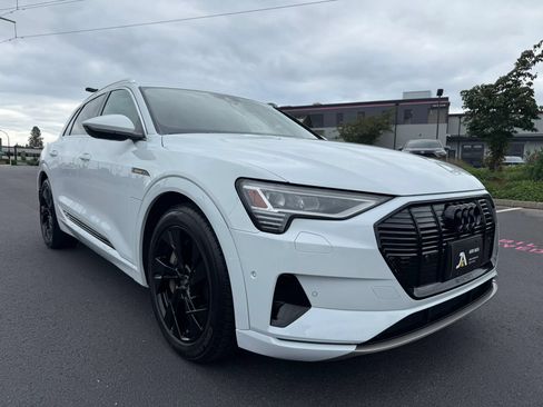 Used 2021 Audi e-tron Premium Plus w/ Premium Plus Package AWD/4WD image 2