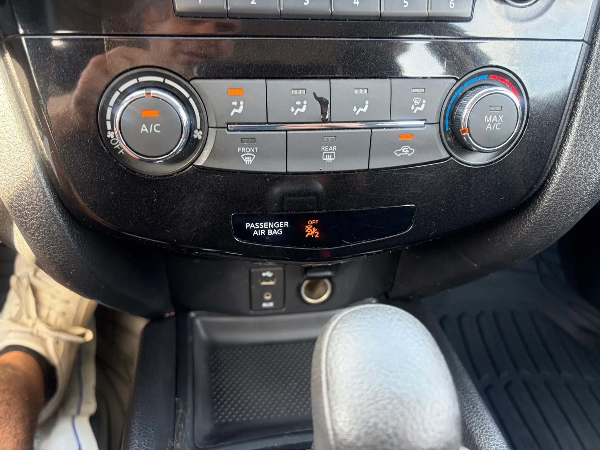Used 2016 Nissan Rogue S AWD/4WD image 32
