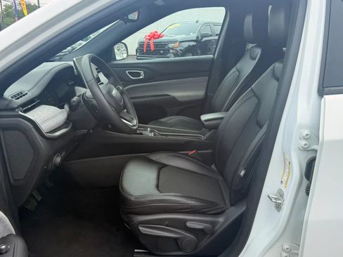 Used 2024 Jeep Compass Latitude AWD/4WD image 12