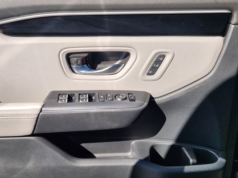 Used 2024 Honda Pilot Touring image 23