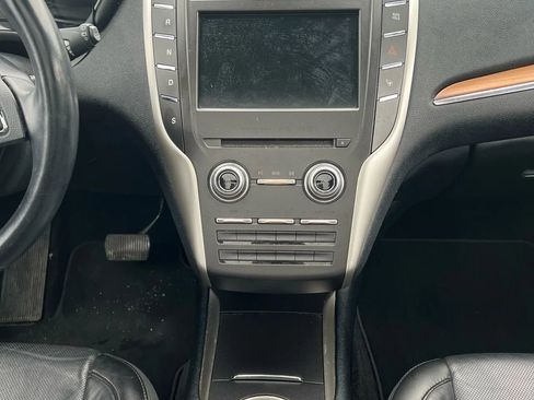 Used 2017 Lincoln MKC Reserve image 11