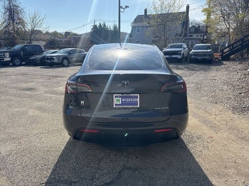Used 2024 Tesla Model Y Long Range AWD/4WD image 5