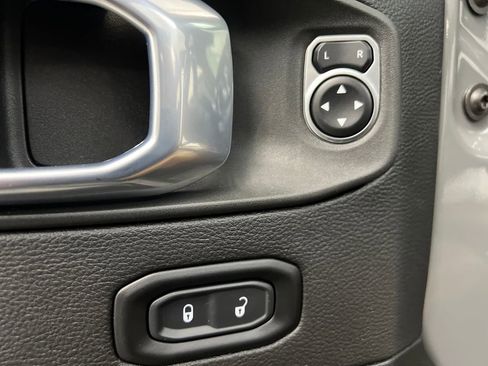 Used 2022 Jeep Wrangler Unlimited Sahara w/ Cold Weather Group image 13