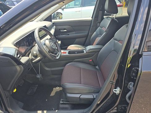 Used 2025 Nissan Kicks SR w/ Illumination Package AWD/4WD image 6