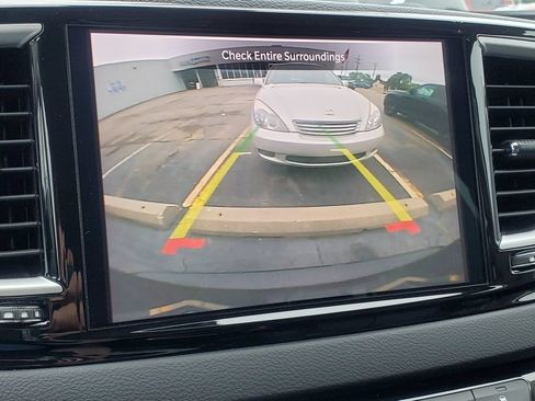 Used 2022 Chrysler Pacifica Touring-L FWD image 19