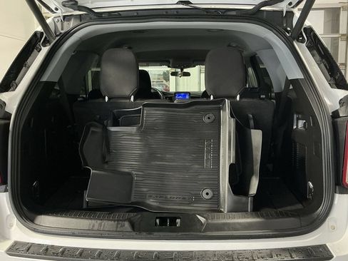 Used 2023 Ford Explorer XLT AWD/4WD image 25
