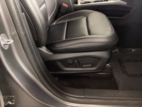 Used 2023 Ford Explorer XLT w/ Equipment Group 202A AWD/4WD image 9