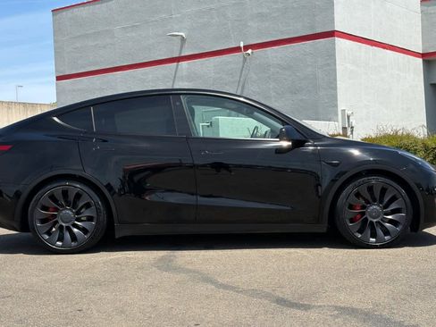 Used 2023 Tesla Model Y Performance AWD/4WD image 6