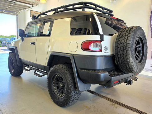 Used 2014 Toyota FJ Cruiser 4WD w/ Convenience Package image 5