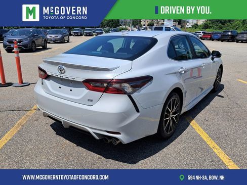 Used 2023 Toyota Camry SE FWD image 3