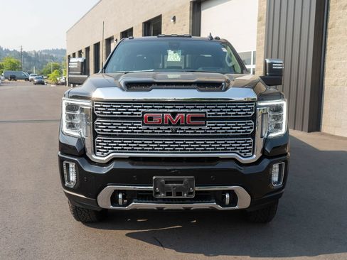 Used 2023 GMC Sierra 3500 Denali w/ Denali Black Diamond Edition AWD/4WD image 2