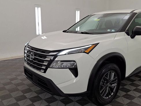 Used 2024 Nissan Rogue S image 8