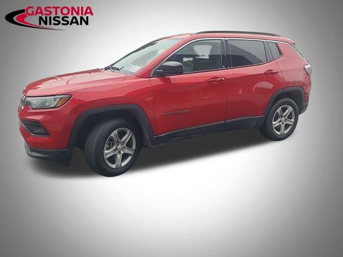Used 2024 Jeep Compass Latitude image 25