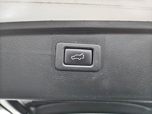 Used 2017 Subaru Outback 2.5i Premium image 12