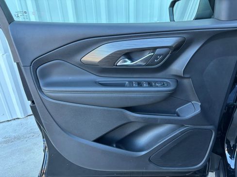 Used 2022 GMC Terrain SLE w/ Driver Convenience Package image 13