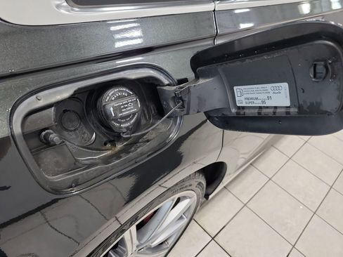 Used 2022 Audi S8 image 14