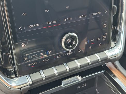 Used 2025 GMC Yukon Denali AWD/4WD image 21