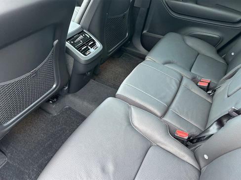 Certified 2025 Volvo XC90 B6 Plus w/ Protection Package Premier image 5