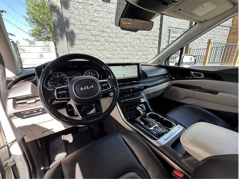 Used 2022 Kia Carnival EX FWD image 14