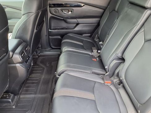 Used 2025 Honda Pilot EX-L image 11