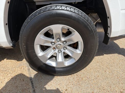 Used 2020 RAM 1500 Laramie AWD/4WD image 10
