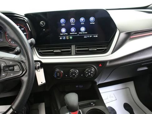Used 2024 Chevrolet Trax RS w/ Sunroof Package FWD image 19