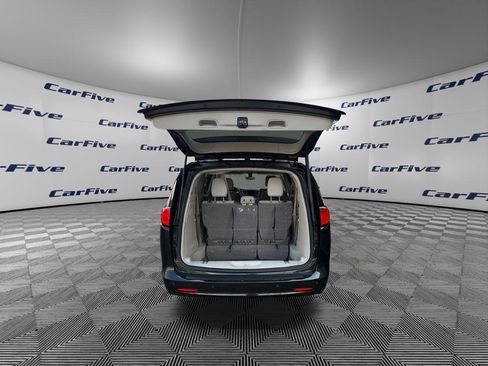 Used 2020 Chrysler Voyager Lxi image 14