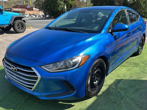 Used 2017 Hyundai Elantra SE image 3