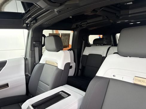 Used 2025 GMC Hummer EV 3X AWD/4WD image 9