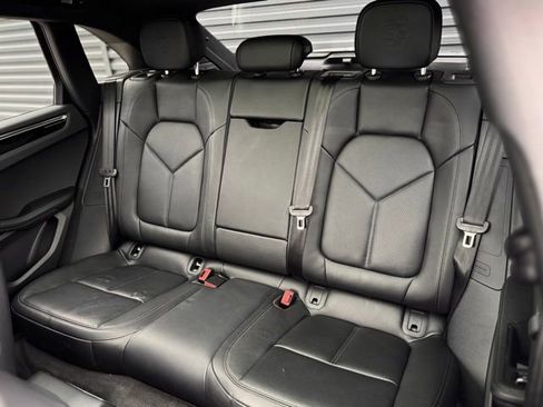Certified 2025 Porsche Macan image 32