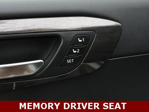 Used 2020 Toyota Highlander Limited image 18