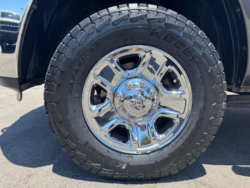 Used 2018 RAM 2500 Tradesman w/ Chrome Appearance Group AWD/4WD image 11