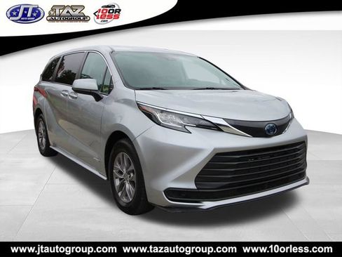 Used 2021 Toyota Sienna LE FWD image 1