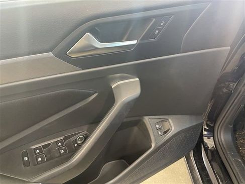 Used 2023 Volkswagen Jetta SE image 12