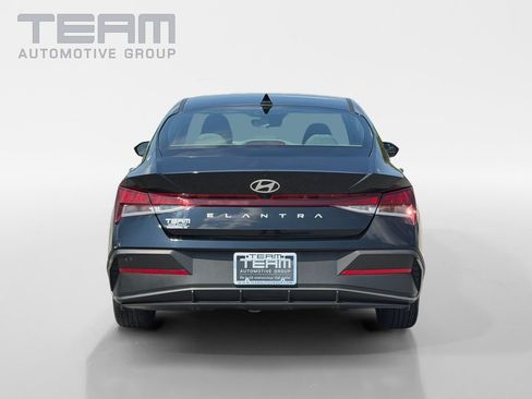 Used 2024 Hyundai Elantra SEL FWD image 5