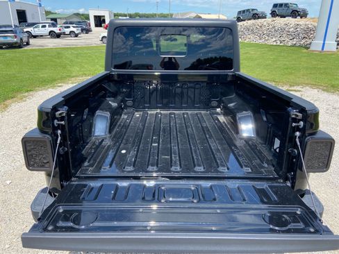 Used 2022 Jeep Gladiator Sport AWD/4WD image 7